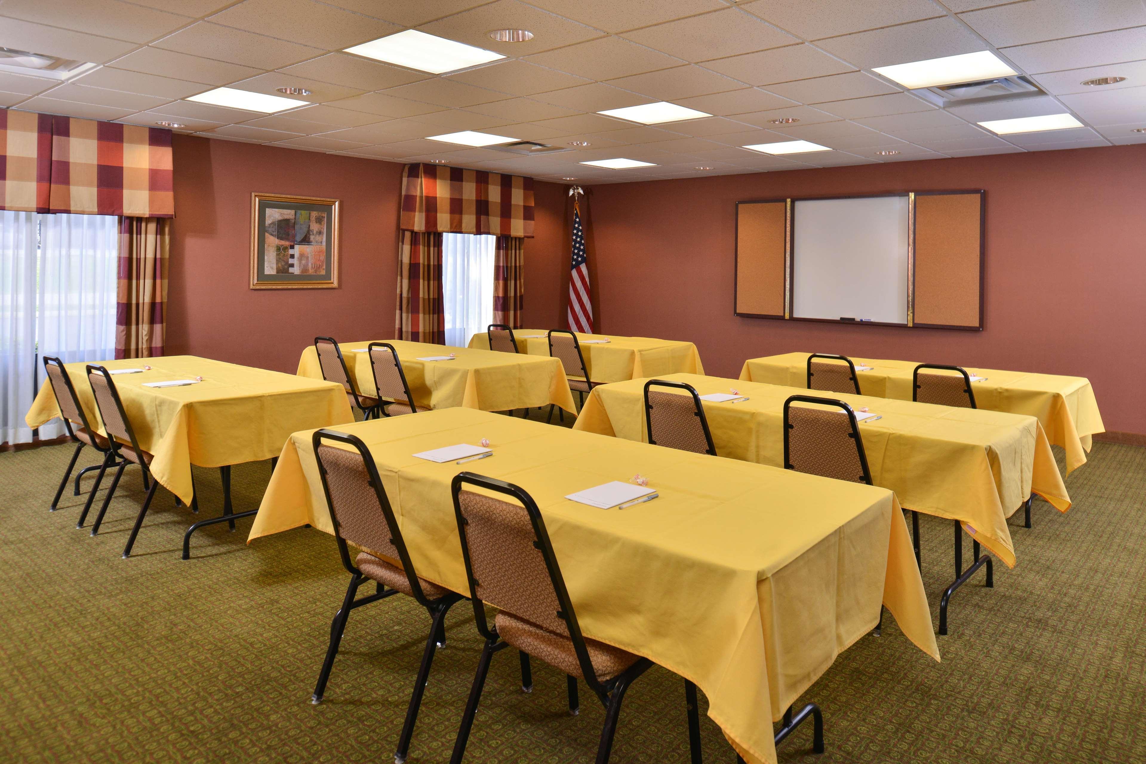 Hampton Inn Clarion Buitenkant foto
